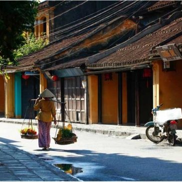The distance from Hue to Hoi An – Transportation